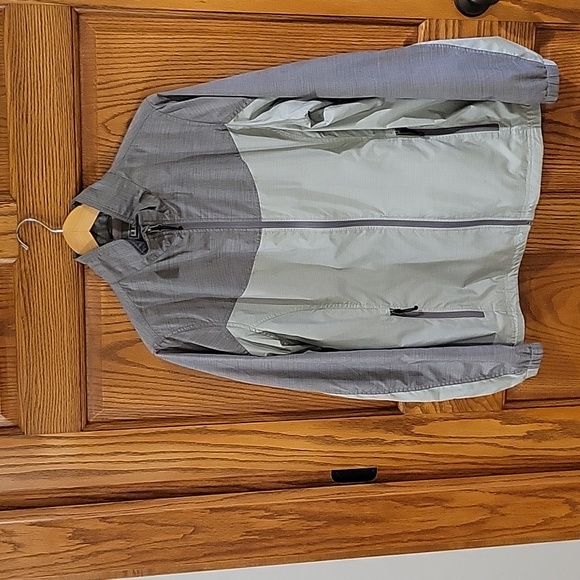 L.L. Bean Jackets & Blazers - LL Bean women's two toned grey windbreaker, size Large.